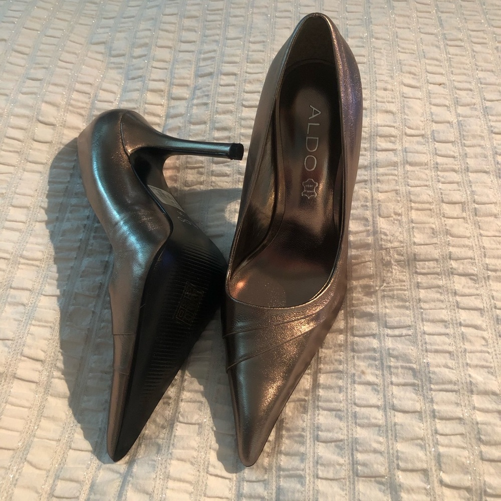 NWT ALDO Heels Bronze 36